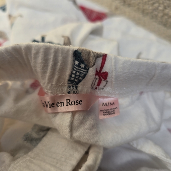 La Vie En Rose Xmas Women's Pajamas Set - White with Red and Green Dog Print - Picture 3 of 3